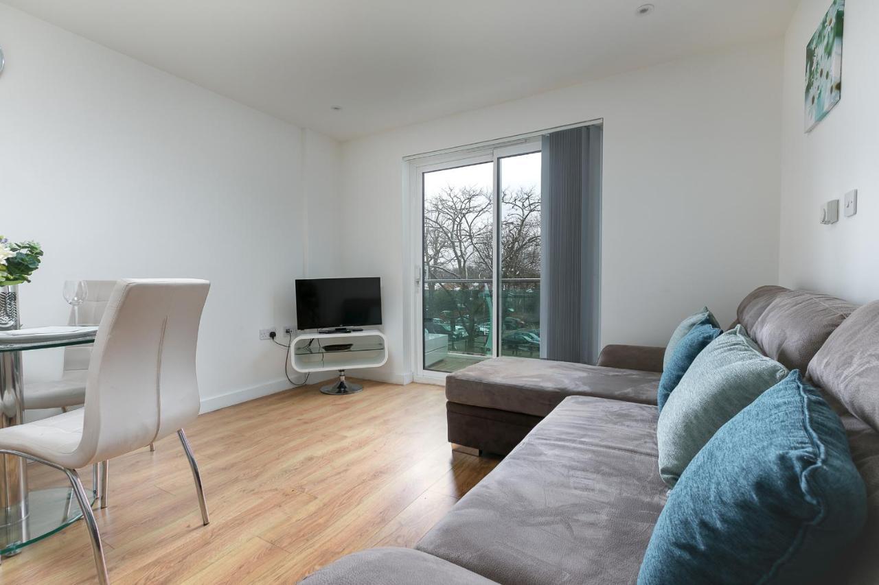 Skyvillion - Cozy Apartments In Enfield Town With Free Parking & Wifi Zewnętrze zdjęcie