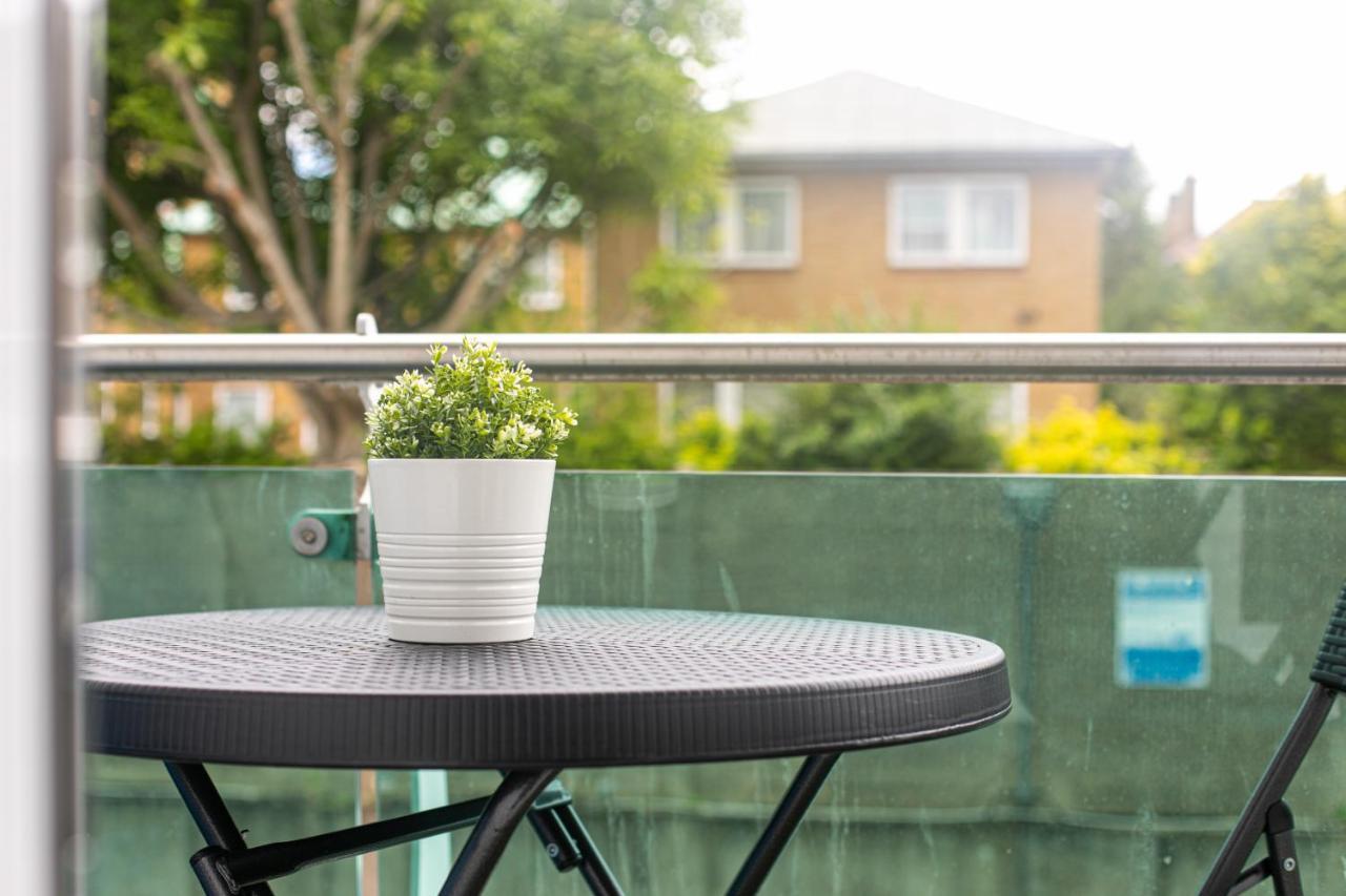 Skyvillion - Cozy Apartments In Enfield Town With Free Parking & Wifi Zewnętrze zdjęcie