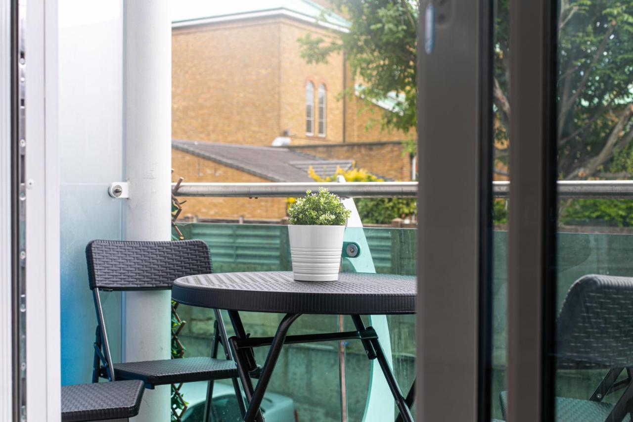 Skyvillion - Cozy Apartments In Enfield Town With Free Parking & Wifi Zewnętrze zdjęcie
