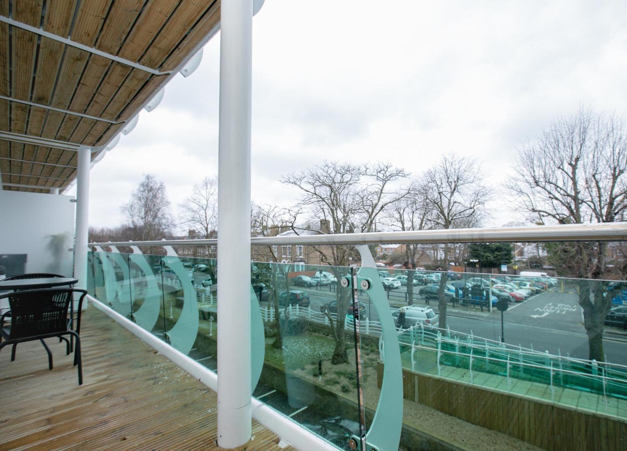 Skyvillion - Cozy Apartments In Enfield Town With Free Parking & Wifi Zewnętrze zdjęcie