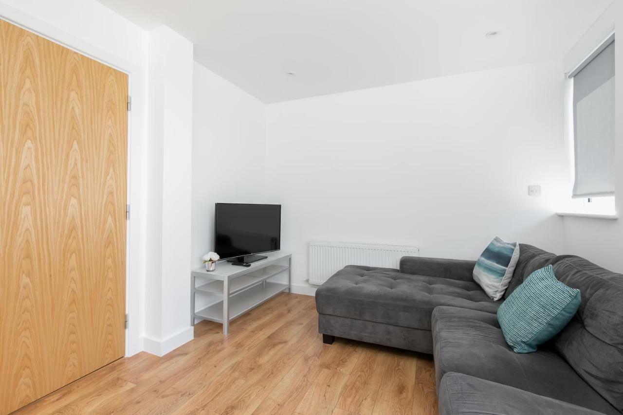 Skyvillion - Cozy Apartments In Enfield Town With Free Parking & Wifi Zewnętrze zdjęcie